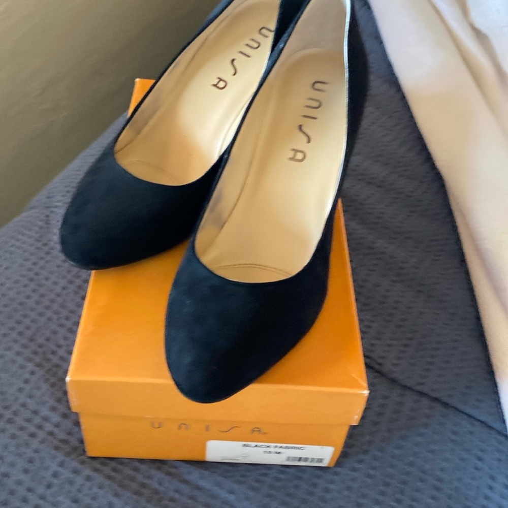 Unisa New In Box Black 3” Pumps size 10